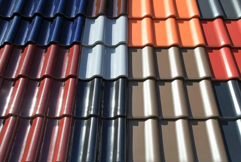 Dakbedekking in Leeuwarden met diverse materialen zoals dakpannen, metaal en groendaken voor duurzame huisbescherming