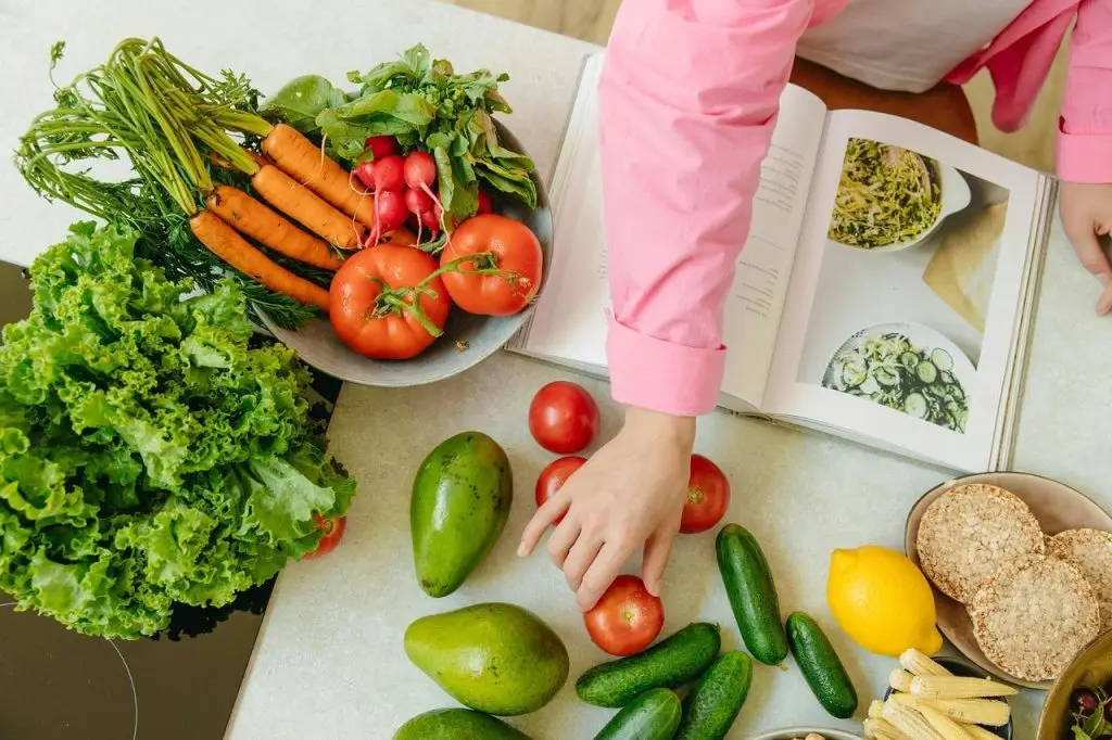 Diëtist in Den Helder die cliënten helpt bij het bereiken van gezondheidsdoelen door op maat gemaakte voedingsadviezen