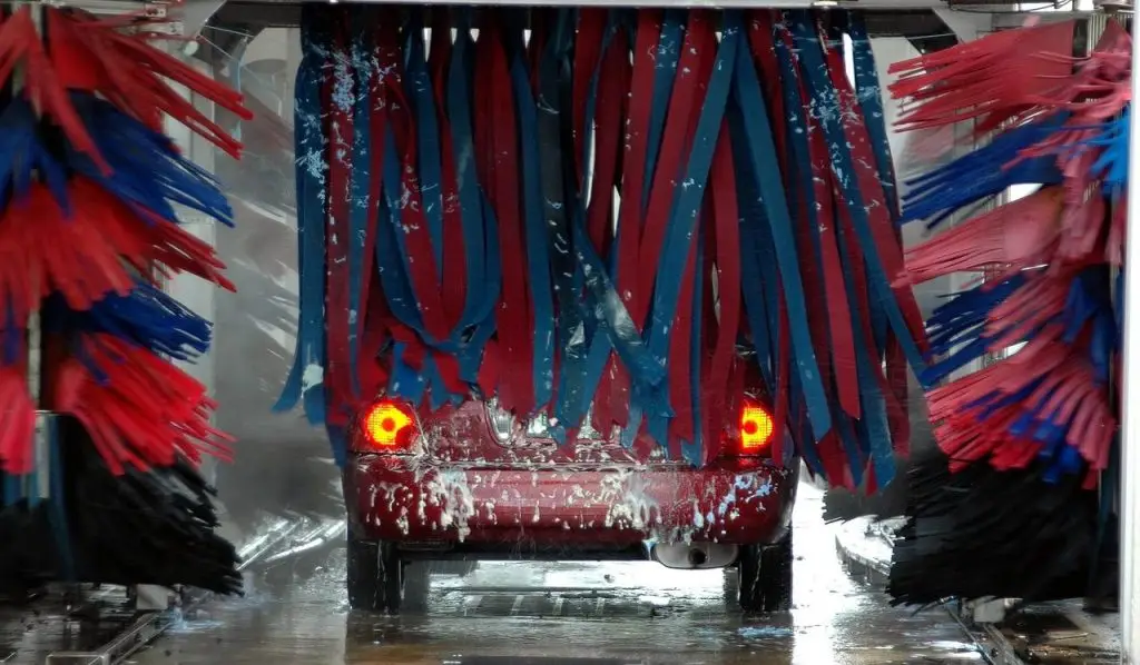 Milieuvriendelijk auto wassen in Hengelo met biologisch afbreekbare producten en waterbesparende technieken
